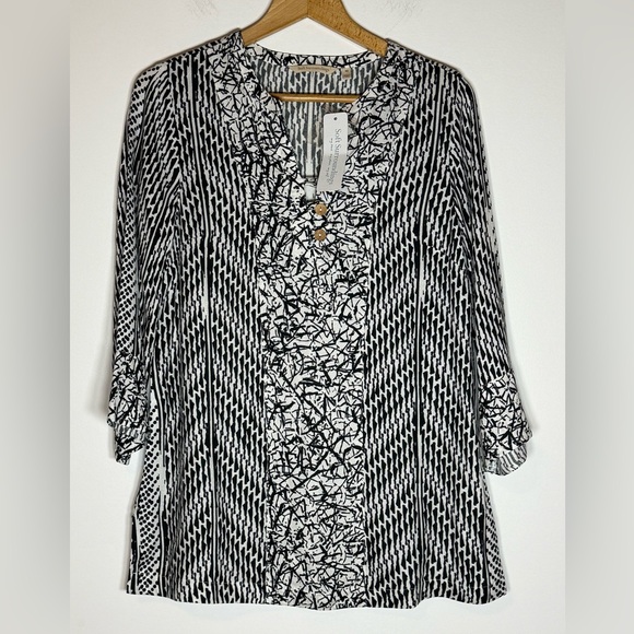 Soft Surroundings Tops - Soft Surroundings Black & White Mixed-Print V-Neck Tunic